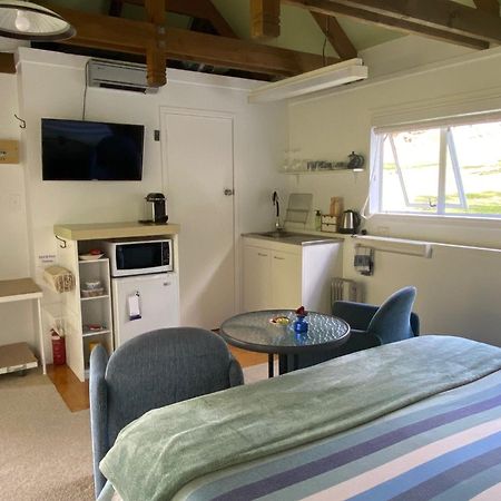 Superb Studio Retreat With Spa, Pool & Bbq Access Whanganui Exterior foto
